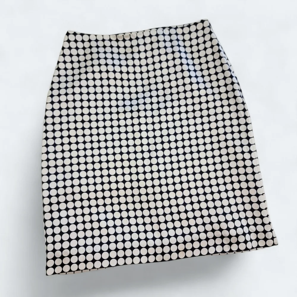 Banana Republic Silk Black and Beige  Polka Dot Skirt Women's Size 0